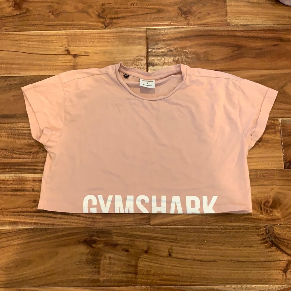 Gym shark cropped tee